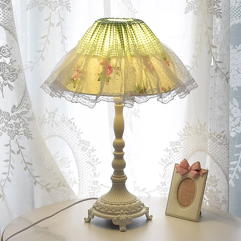 Solar Lamp - โคมไฟตั้งโต๊ะสไตล์ชนบทฝรั่งเศส โคมไฟข้างเตียงห้องนอน สไตล์เจ้าหญิง หัวใจสาวน้อย ลูกไม้สไตล์อินส์ สำหรับเด็ก